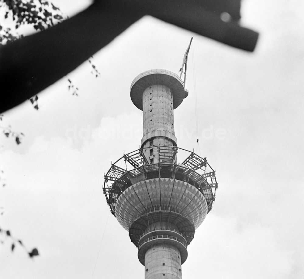 DDR-Bildarchiv: Berlin - Baustelle Fernsehturm am Alex im Ortsteil Mitte in Berlin, der ehemaligen Hauptstadt der DDR, Deutsche Demokratische Republik