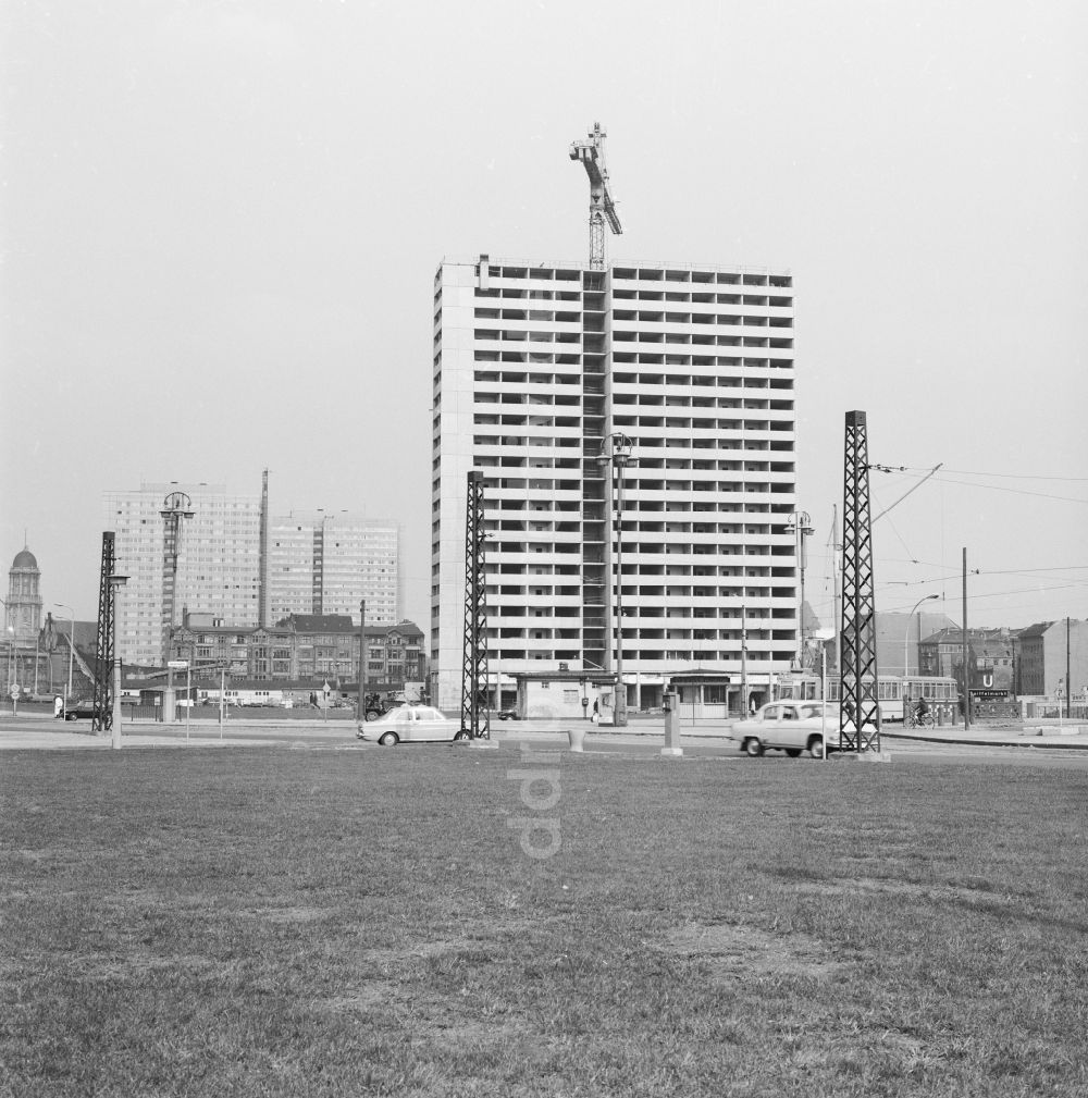 DDR-Bildarchiv: Berlin - Baustelle Wohnhaus an der Leipziger Straße in Berlin