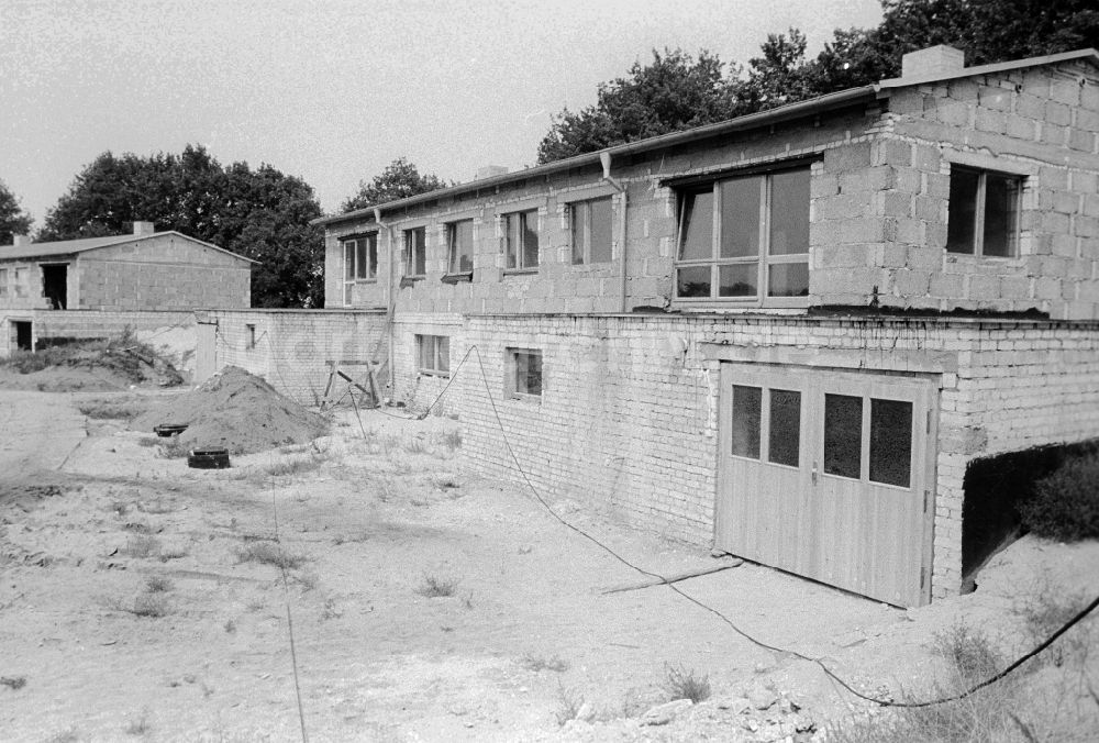 DDR-Bildarchiv: Ziltendorf - Baustelle zum Neubau eines Doppelhauses in Ziltendorf in Brandenburg in der DDR
