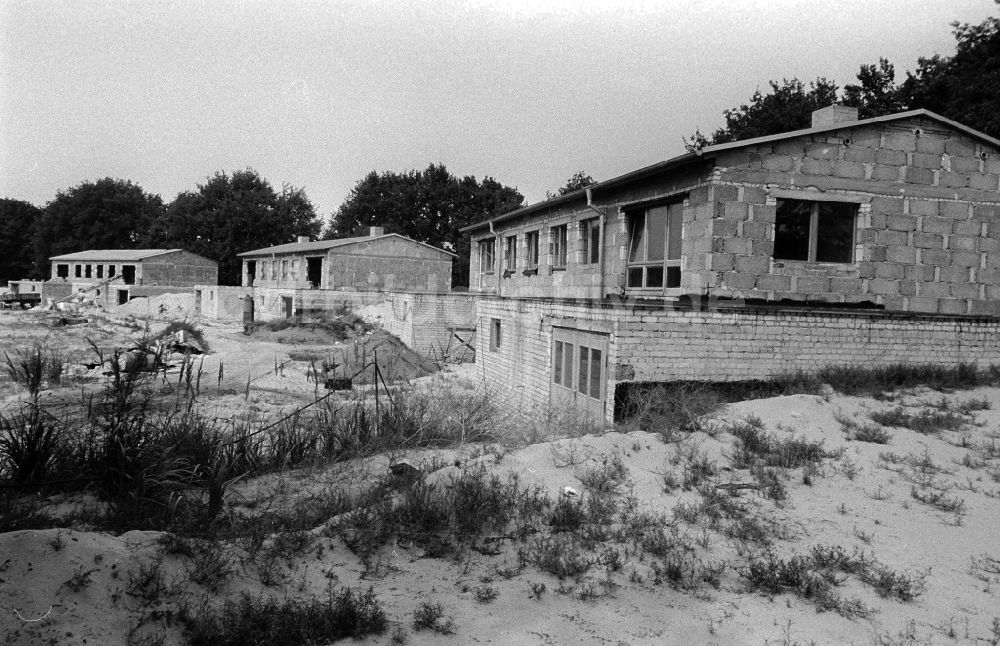 Ziltendorf: Baustelle zum Neubau von Einfamilienhäusern in Ziltendorf in Brandenburg in der DDR