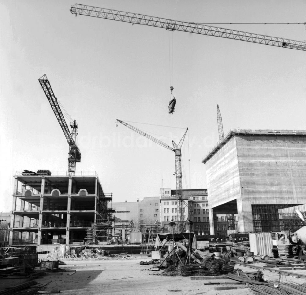 DDR-Bildarchiv: Berlin - Baustelle zum Neubau des Friedrichstadt-Palast in Berlin, der ehemaligen Hauptstadt der DDR, Deutsche Demokratische Republik