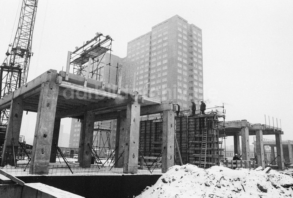 DDR-Fotoarchiv: Berlin - Baustelle zum Neubau einer Kaufhalle in Berlin, der ehemaligen Hauptstadt der DDR, Deutsche Demokratische Republik