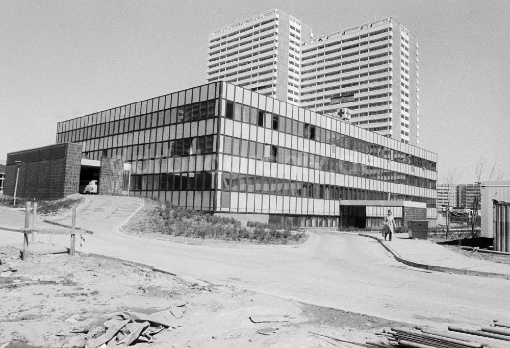 DDR-Fotoarchiv: Berlin - Baustelle zum Neubau der Poliklinik Springpfuhl in Berlin, der ehemaligen Hauptstadt der DDR, Deutsche Demokratische Republik
