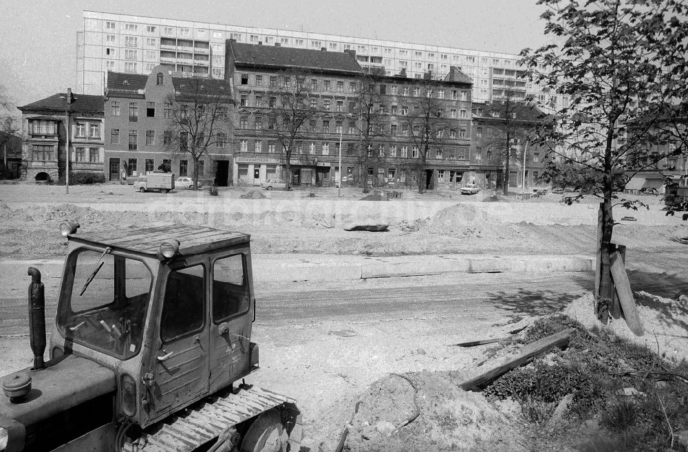 DDR-Fotoarchiv: Berlin - Baustelle zum Neubau der Straße Alt-Friedrichsfelde in Berlin, der ehemaligen Hauptstadt der DDR, Deutsche Demokratische Republik