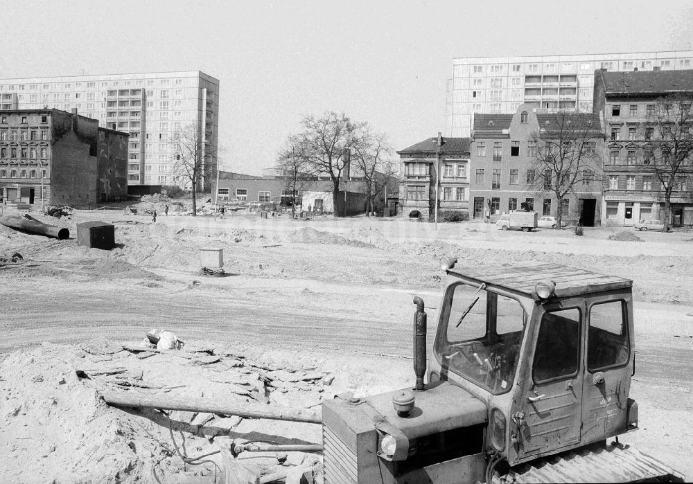 Berlin: Baustelle zum Neubau der Straße Alt-Friedrichsfelde in Berlin, der ehemaligen Hauptstadt der DDR, Deutsche Demokratische Republik