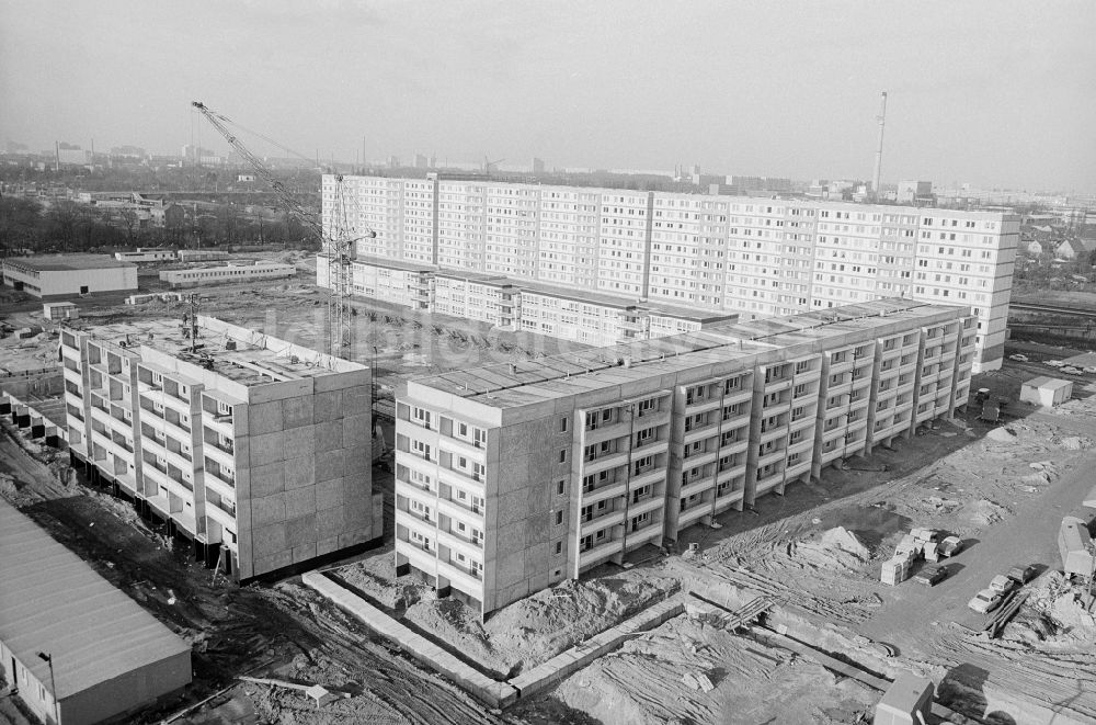 DDR-Fotoarchiv: Berlin - Baustelle zum Neubau des Wohngebietes Gensinger Straße in Berlin, der ehemaligen Hauptstadt der DDR, Deutsche Demokratische Republik