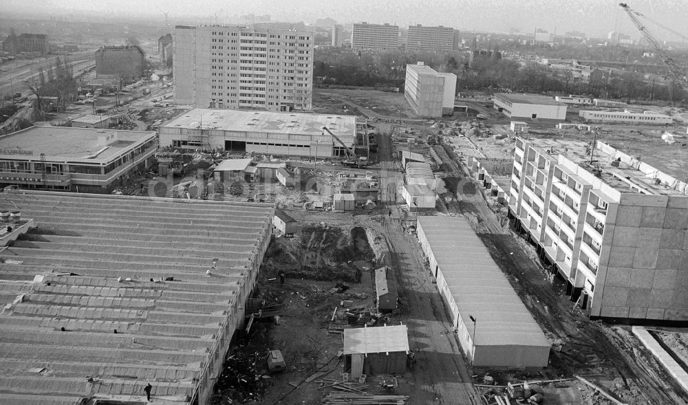 Berlin: Baustelle zum Neubau des Wohngebietes Gensinger Straße in Berlin, der ehemaligen Hauptstadt der DDR, Deutsche Demokratische Republik