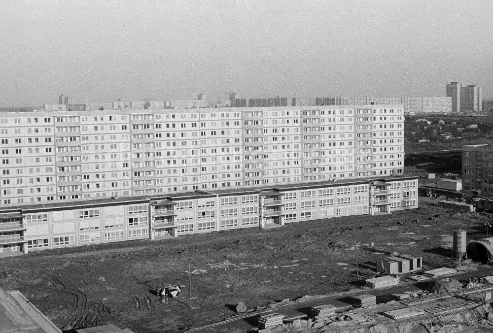 DDR-Bildarchiv: Berlin - Baustelle zum Neubau des Wohngebietes Gensinger Straße in Berlin, der ehemaligen Hauptstadt der DDR, Deutsche Demokratische Republik