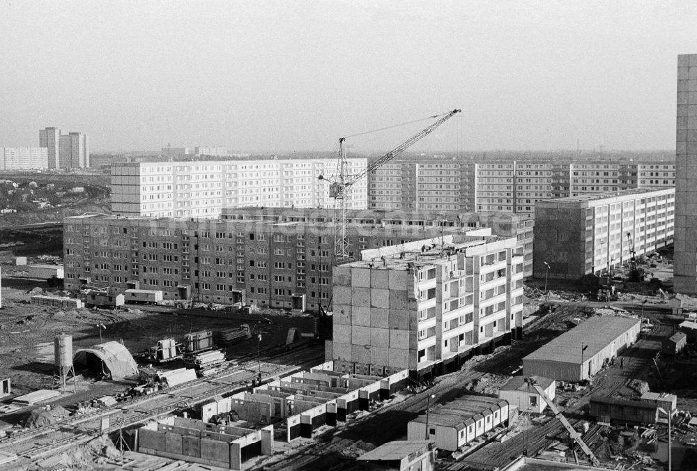 DDR-Fotoarchiv: Berlin - Baustelle zum Neubau des Wohngebietes Gensinger Straße in Berlin, der ehemaligen Hauptstadt der DDR, Deutsche Demokratische Republik