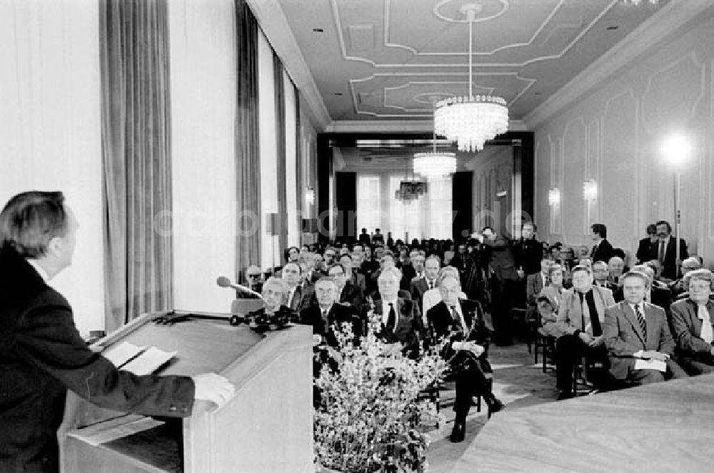DDR-Fotoarchiv: Berlin - 14.03.1986 Übergabe Kulturbund Otto-Nuschke Str. 2-3.