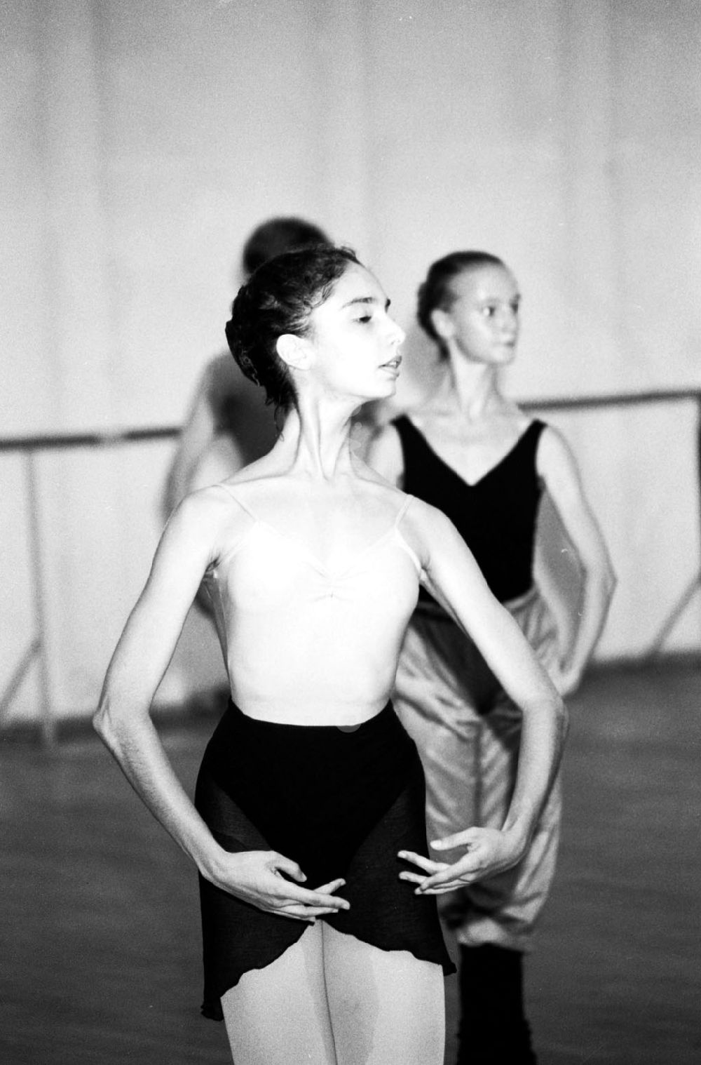 DDR-Fotoarchiv: Berlin - Berlin Ballettschule Berlin - Sommerkurs 20.08.90 Foto: Grahn Umschlagnummer: 1063