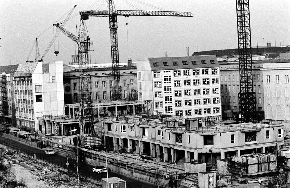 Berlin-Mitte: Berlin Bauarbeiten in der Otto-Grotewohl-Str. 04.01.90 Foto: Grahn Umschlagnummer: 0019