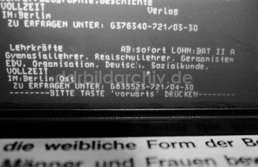 DDR-Bildarchiv: Berlin - Berlin Bildschirm im Westberliner Arbeitsamt 10.09.90 Foto: ND/Lange Umschlagnummer: 1154