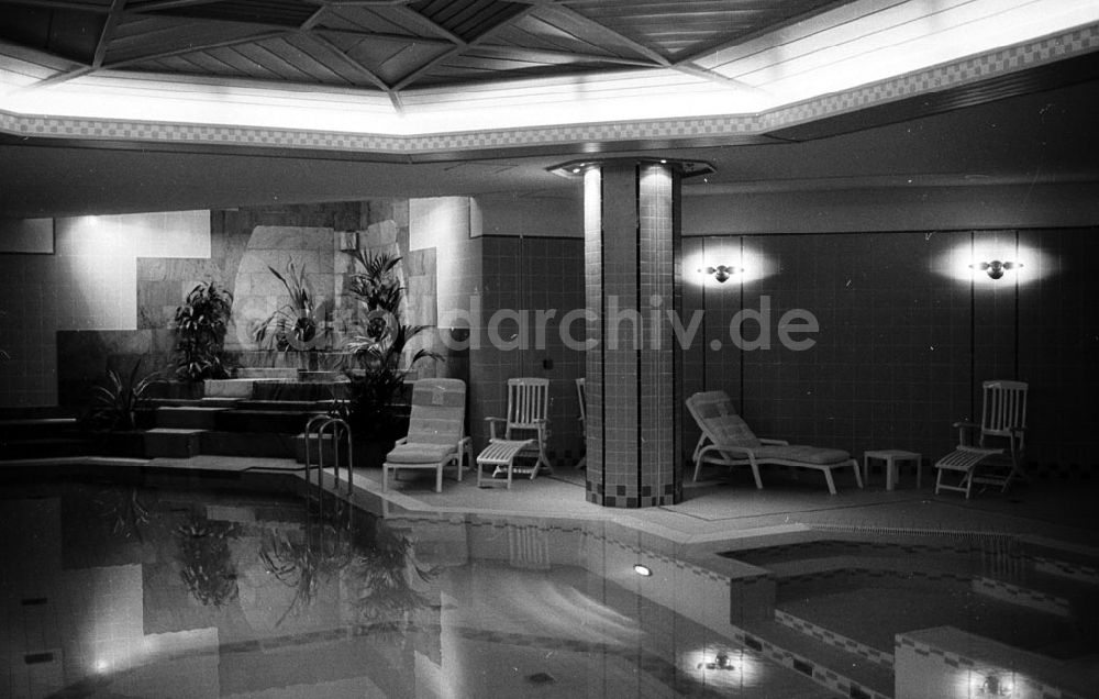 DDR-Fotoarchiv: Berlin - Berlin Eröffnung Domhotel Berlin 30.11.90 Foto: Grahn Umschlag:1498