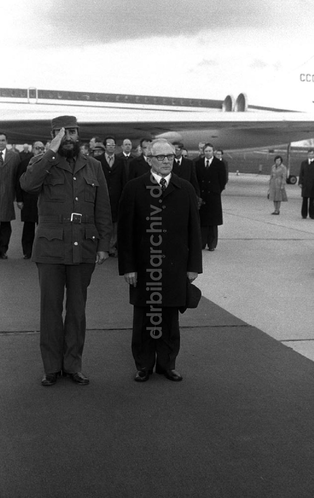 Berlin: Berlin: Fidel Castro, Ankunft in Berlin Schönefeld. Foto: Schönfeld