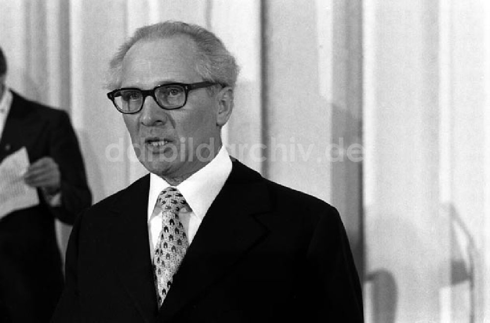 DDR-Bildarchiv: Berlin - Berlin Fiedel Castro und Honecker im Gespräch ZK und Beim Festessen im Staatsrat der DDR in Berlin-Mitte.