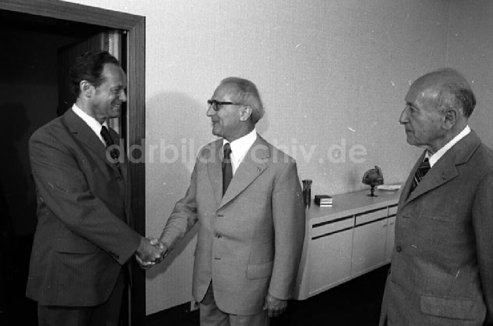 DDR-Bildarchiv: Berlin - Berlin Genosse Honecker empfängt LDPD (Liberal-Demokratische Partei Deutschlands) Vorstand