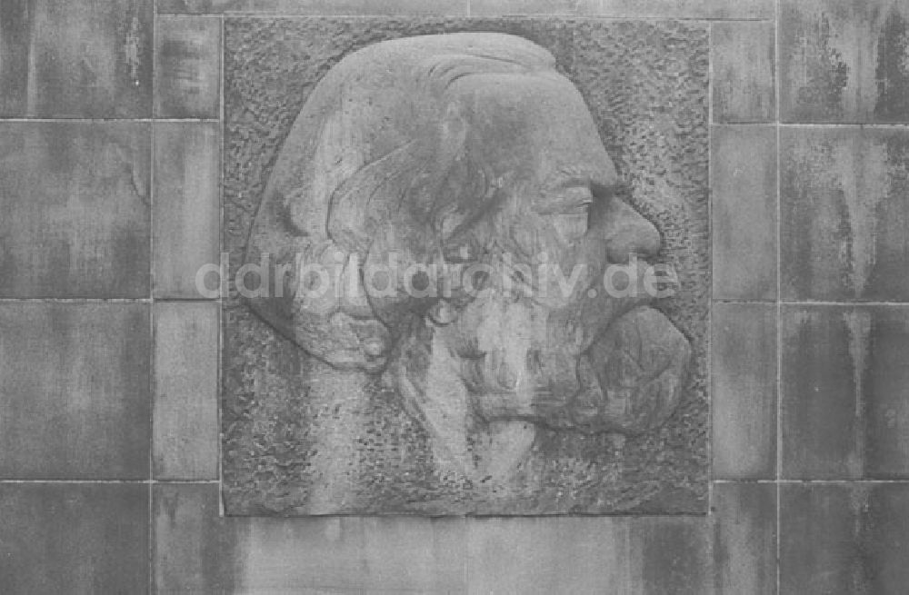 DDR-Fotoarchiv: Berlin - Berlin - Karl-Marx-Denkmal in Alt-Stralau Foto: Lenke Nr.: 438