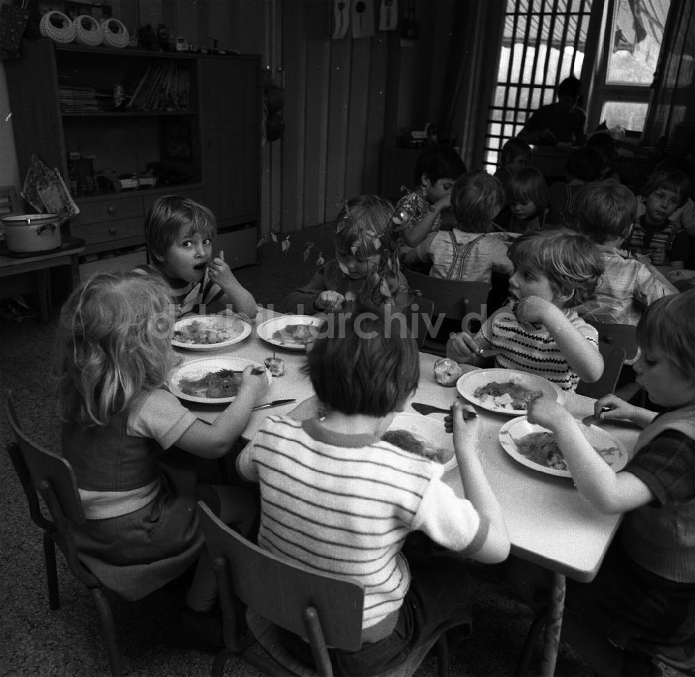 DDR-Fotoarchiv: Berlin - Berlin Im Kindergarten Pieskower Weg
