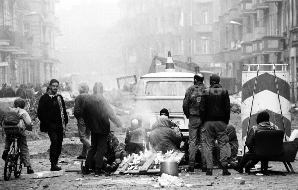 DDR-Bildarchiv: Berlin - Berlin Mainzerstr. nach der Schlacht 13.11.90 Foto: Lange Umschlag:1443