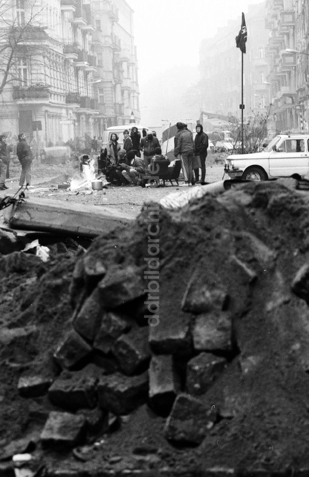 DDR-Bildarchiv: Berlin - Berlin Mainzerstr. nach der Schlacht 13.11.90 Foto: Lange Umschlag:1443