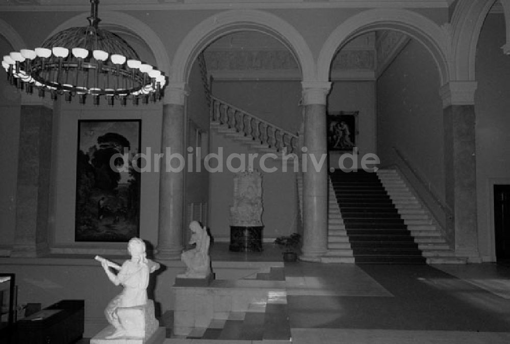 DDR-Bildarchiv: Berlin - Mitte - Berlin - Mitte - Wiedereröffnung der Nationalgalerie nach der Renovierung Foto: Lenke Nr.: 456