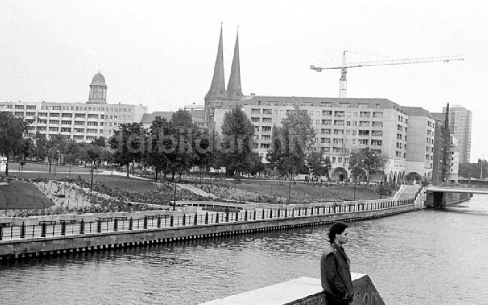 DDR-Fotoarchiv: Berlin-Mitte - Berlin Motive, Blick auf das Grand Hotel Friedrichstraße/Behrenstraße in Berlin-Mitte Umschlagnr