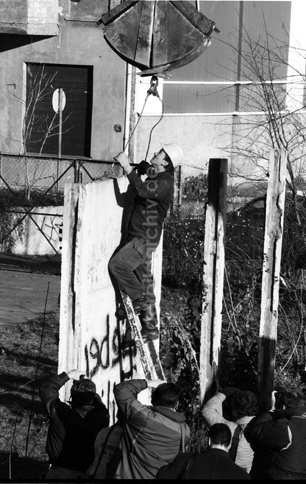 DDR-Fotoarchiv: Berlin-Pankow - Berlin Pankow Abriß letzter innerstädtischer Mauersegmente in Berlin Provinzstr Pankow 30