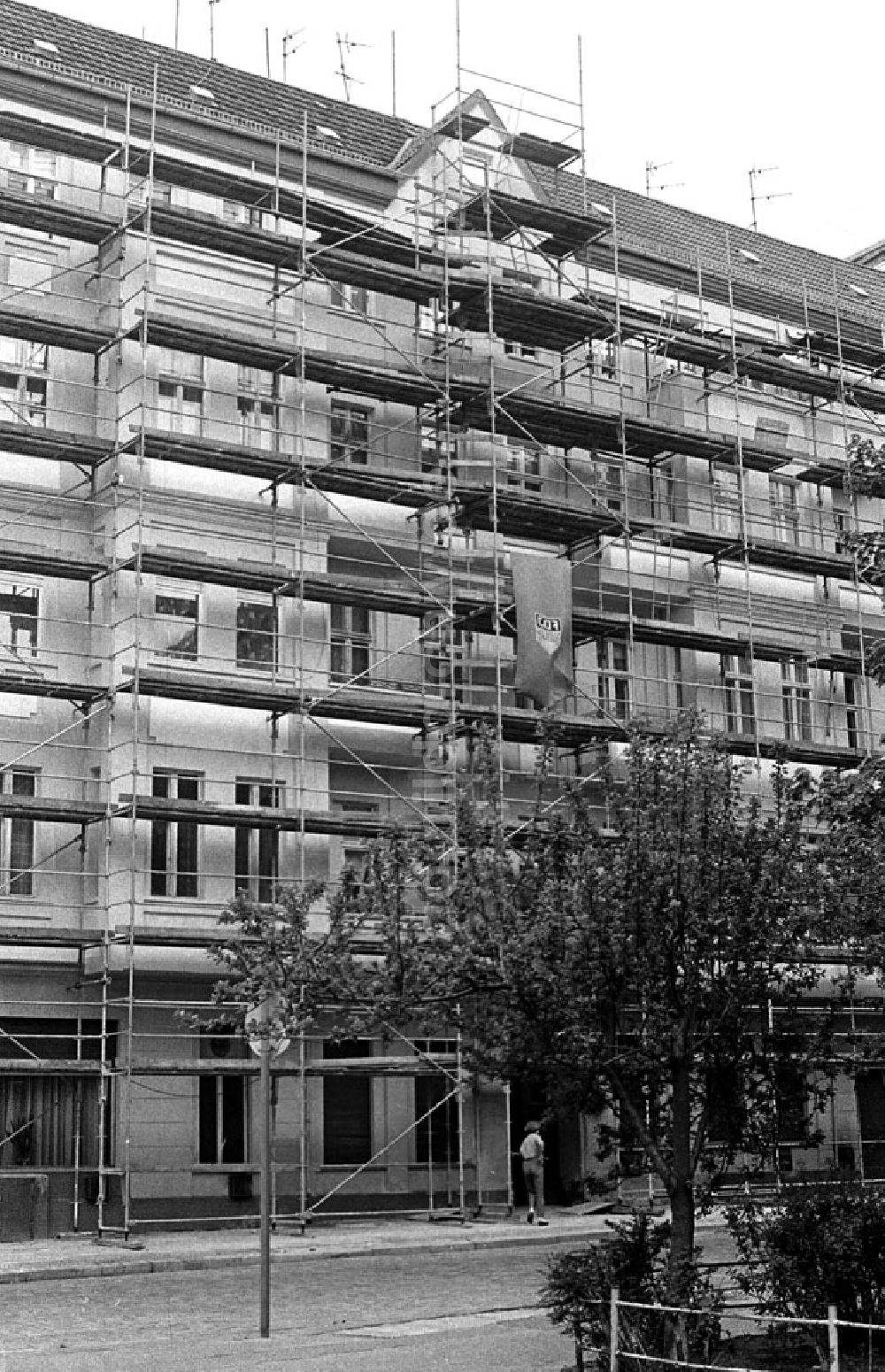 DDR-Fotoarchiv: Berlin Prenzlauer Berg - Berlin Prenzlauer Berg Fassadenrenovierung Chodowiekistr. Foto: Bonitz Nr. 568