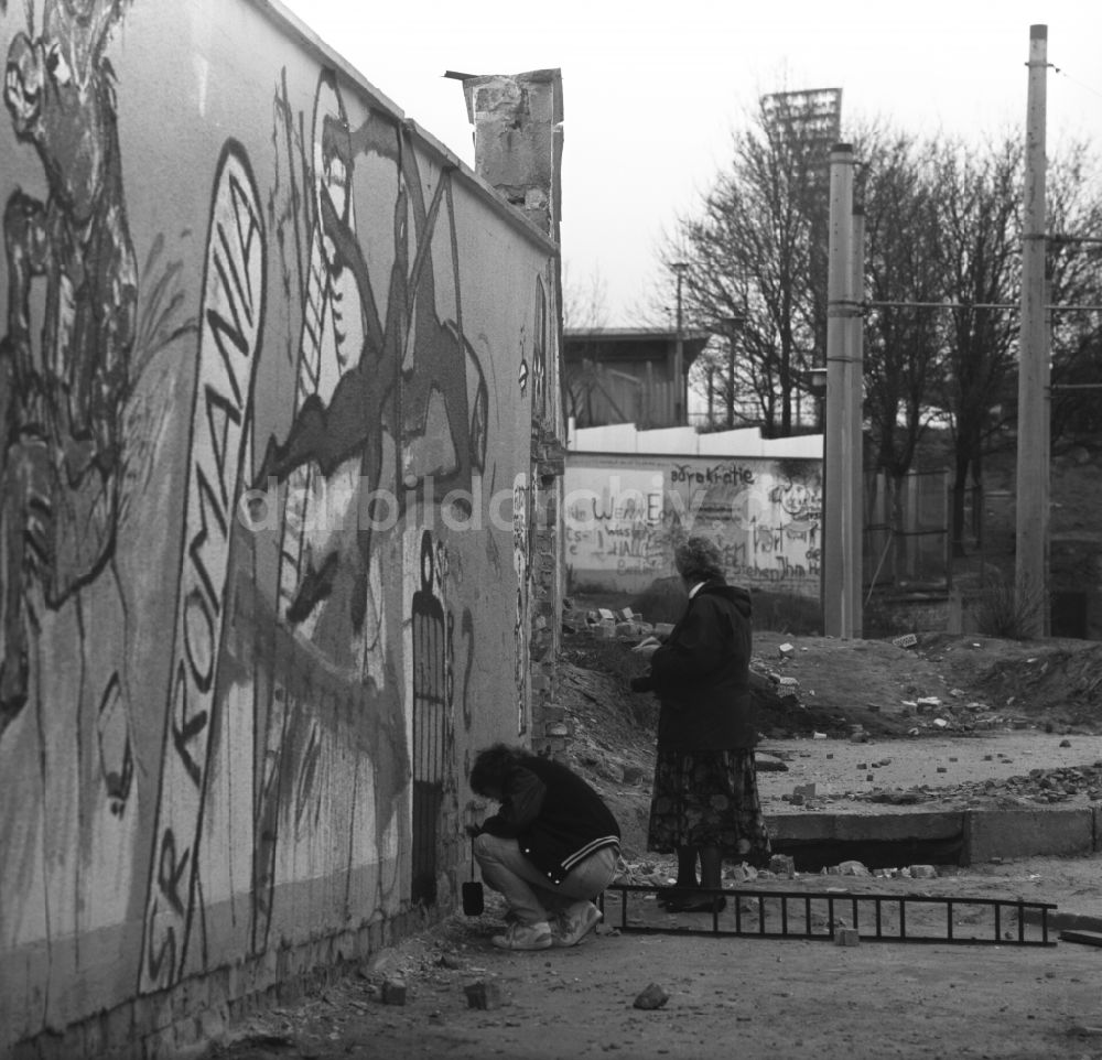 DDR-Bildarchiv: Berlin - Berlin - Prenzlauer Berg Mauerreste nach der Wende 1990