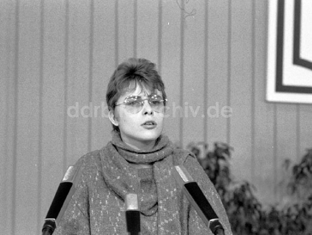 DDR-Fotoarchiv: Berlin - 24.11.87 Berlin X. Schriftstellerkongress Miriam Markgraf Foto: Bonitz Nr.: 1294