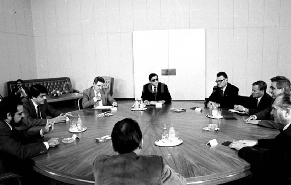DDR-Fotoarchiv: Berlin - Berlin, Vizepräsident Dr. Sergio Ramirez - Nikaragua bei E.Krenz im Staatsrat Photo: Bonitz