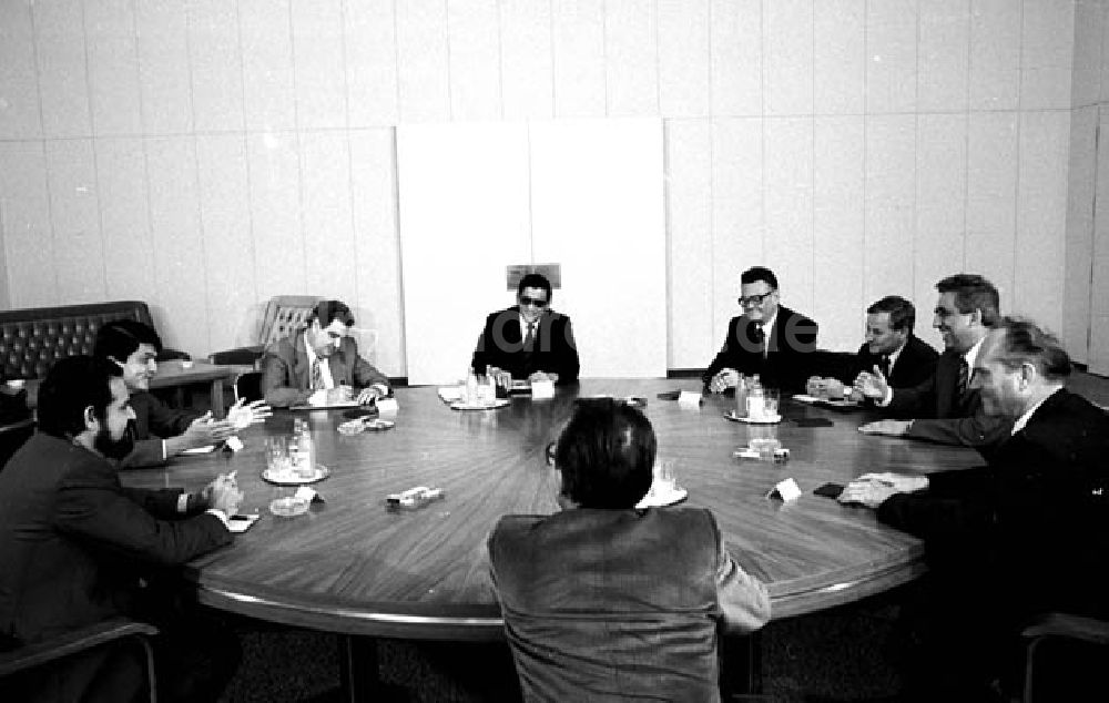 DDR-Bildarchiv: Berlin - Berlin, Vizepräsident Dr. Sergio Ramirez - Nikaragua bei E.Krenz im Staatsrat Photo: Bonitz