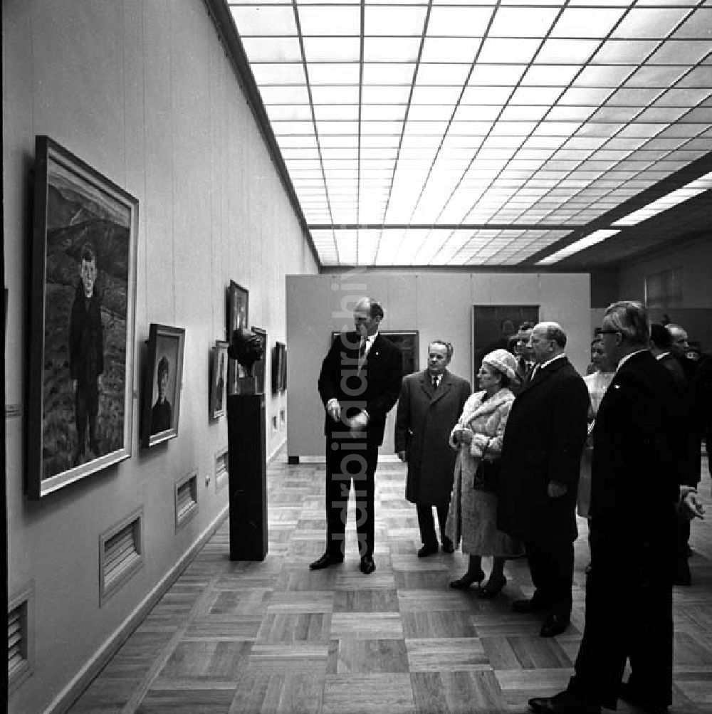 Berlin: Berlin: Walter Ulbricht besucht die neu eröffnete Gemäldegalerie - Neue Meister im Dresdner Albertinum