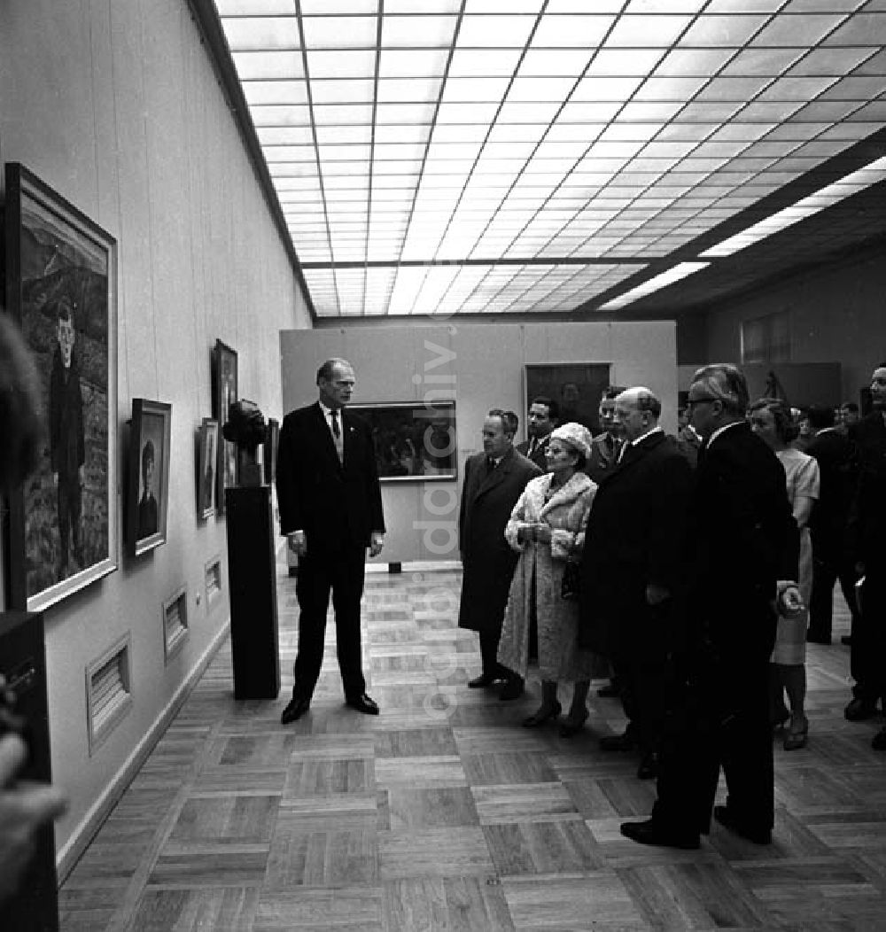DDR-Bildarchiv: Berlin - Berlin: Walter Ulbricht besucht die neu eröffnete Gemäldegalerie - Neue Meister im Dresdner Albertinum