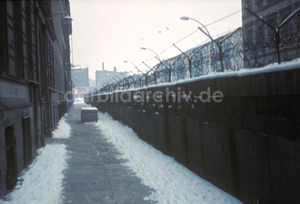 DDR-Bildarchiv: Berlin - Berliner Mauer - DDR Grenzverlauf an der Sebastianstraße - Berlin Wall