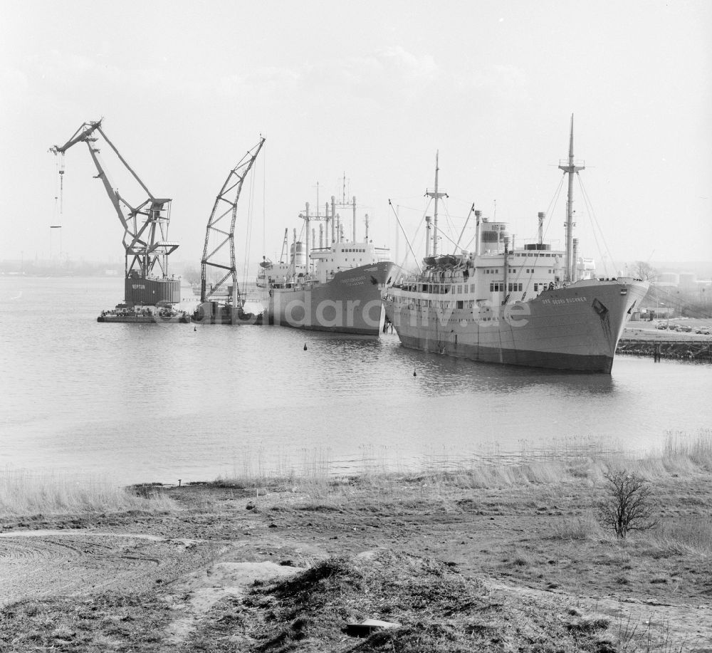 DDR-Bildarchiv: Rostock - Überseehafen in Rostock in Mecklenburg-Vorpommern in der DDR