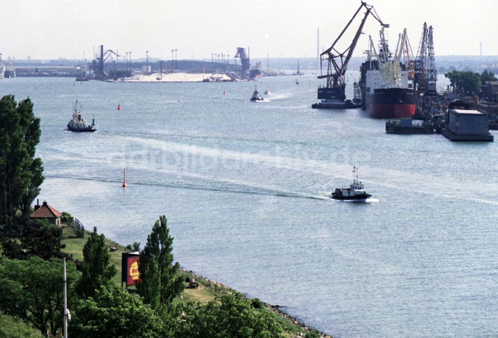 DDR-Fotoarchiv: Rostock - Überseehafen an der Warnow in Rostock in Mecklenburg-Vorpommern in der DDR