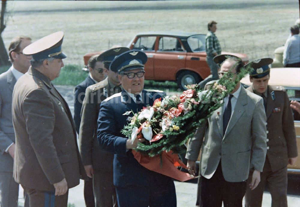 DDR-Fotoarchiv: Karlshagen - Besuch von Oberst Michail Petrowitsch Dewjatajew in Karlshagen in Mecklenburg-Vorpommern in der DDR