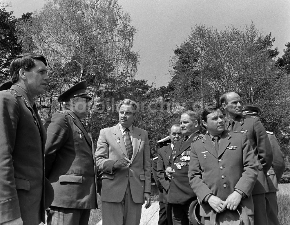 DDR-Bildarchiv: Karlshagen - Besuch von Oberst Michail Petrowitsch Dewjatajew in Karlshagen in Mecklenburg-Vorpommern in der DDR