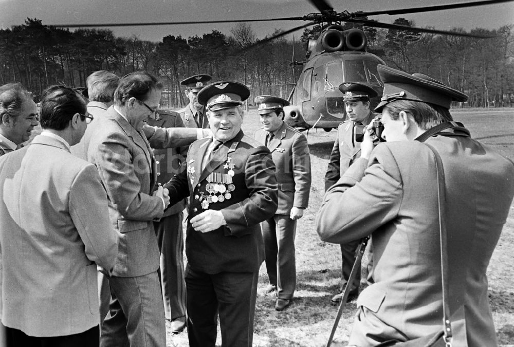 DDR-Fotoarchiv: Karlshagen - Besuch von Oberst Michail Petrowitsch Dewjatajew in Karlshagen in Mecklenburg-Vorpommern in der DDR
