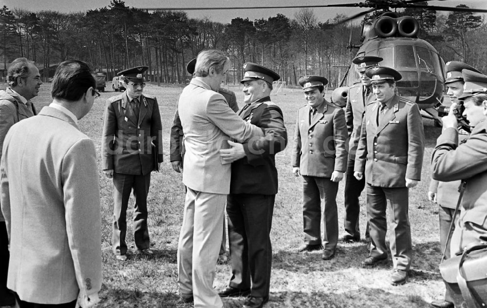 Karlshagen: Besuch von Oberst Michail Petrowitsch Dewjatajew in Karlshagen in Mecklenburg-Vorpommern in der DDR