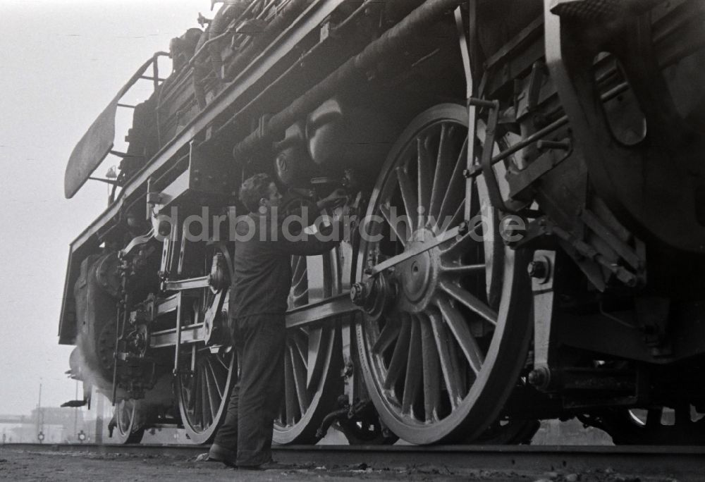 Halberstadt: Betrieb von Dampflokomotiven der Deutschen Reichsbahn der Baureihe 23 in Halberstadt in der DDR
