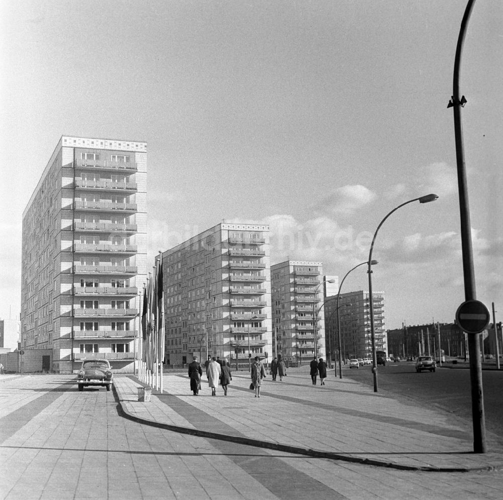 DDR-Fotoarchiv: Berlin - Mitte - Blick auf die Alexanderstraße in Richtung Jannowitzbrücke in Berlin - Mitte