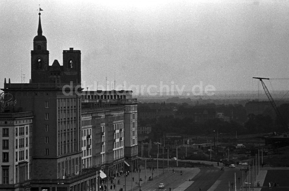 DDR-Bildarchiv: Magdeburg - Blick auf die Altstadt von Magdeburg mit der Sankt-Johannis-Kirche in Magdeburg in Sachsen - Anhalt