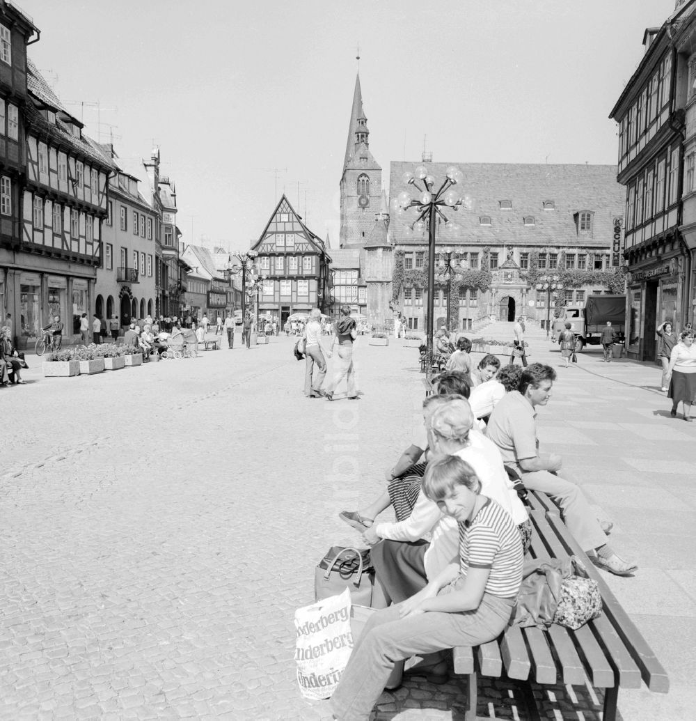 Quedlinburg: Blick auf die Altstadt am Markt in Quedlinburg in Sachsen-Anhalt in der DDR