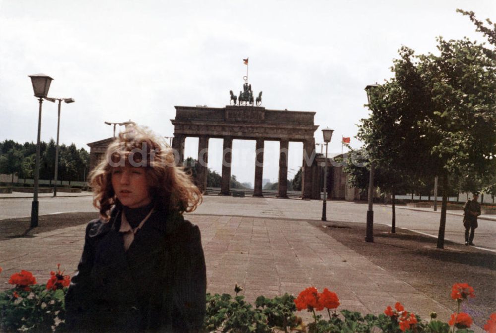 Berlin: Blick über den Pariser Platz auf das Brandenburger Tor in Berlin