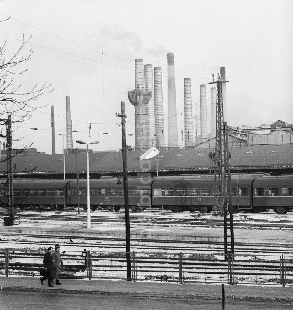 Riesa: Blick auf das Gelände der Deutschen Reichsbahn in Riesa im Bundesland Sachsen auf dem Gebiet der ehemaligen DDR, Deutsche Demokratische Republik