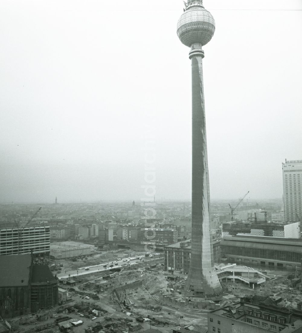 Berlin: Blick auf die Großbaustelle Alexanderplatz in Berlin-Mitte