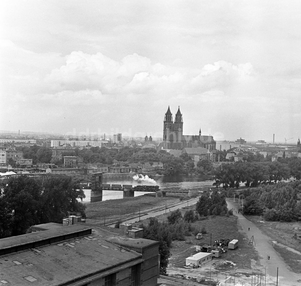 Magdeburg: Blick auf die Hubbrücke in Magdeburg